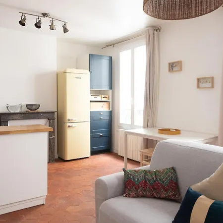 Quiet And Typically Parisian Lejlighed