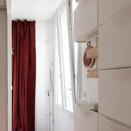 Quiet And Typically Parisian Lejlighed