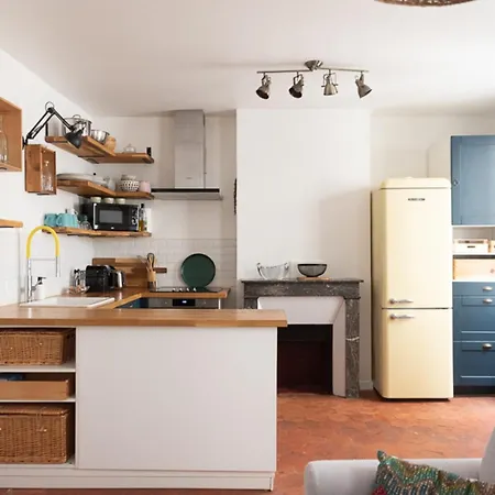 Quiet And Typically Parisian Apartment Paris