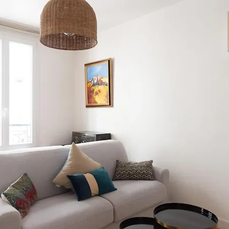 Quiet And Typically Parisian Lejlighed *